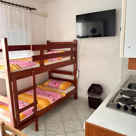 Apartments Kristina Вир Екстериор снимка