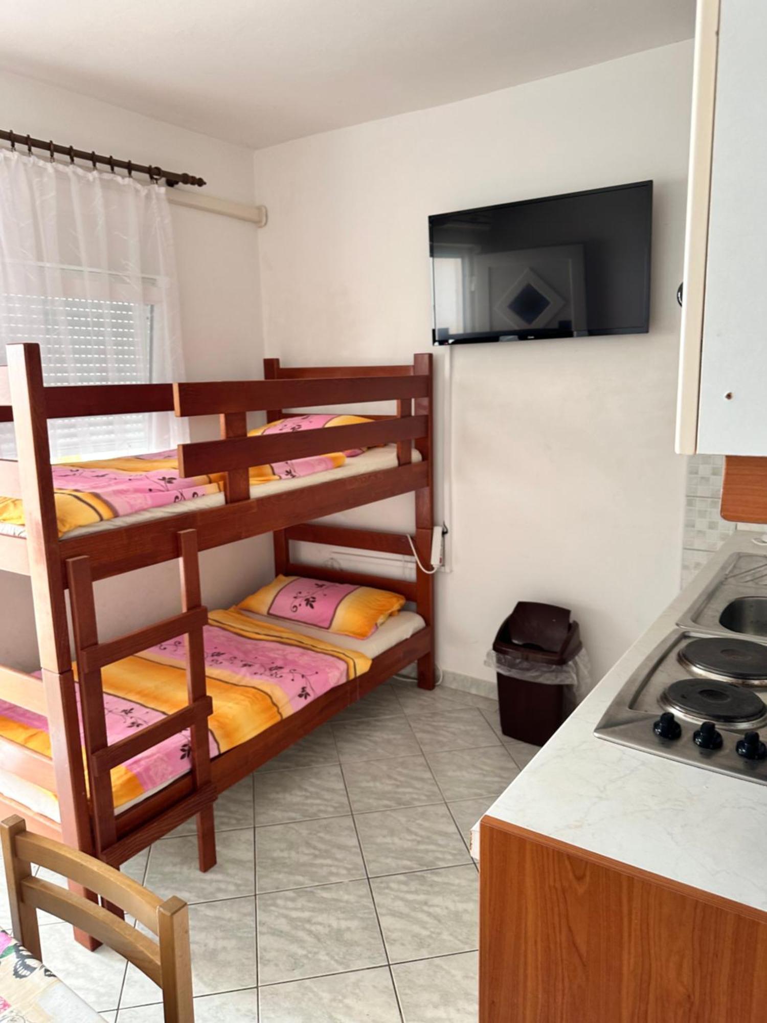 Apartments Kristina Вир Екстериор снимка